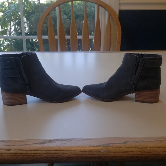 Gray suade Bleeker & Bond Booties. Size 7.5 - Picture 7 of 7
